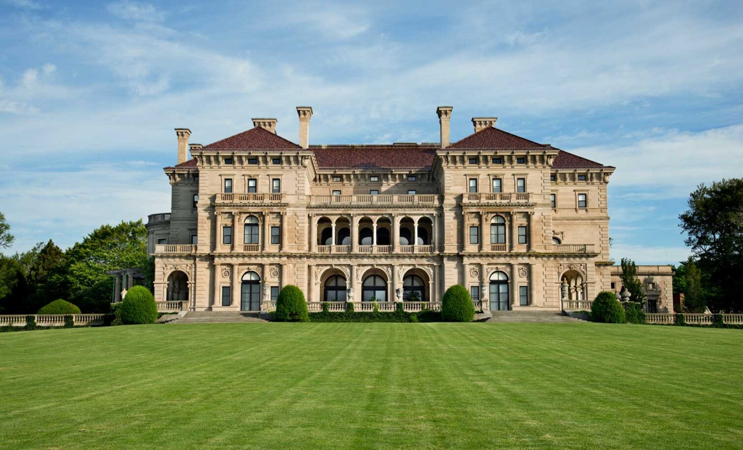A photograph of The Breakers. This image links to a webpage with information about accessibility at the mansion.
