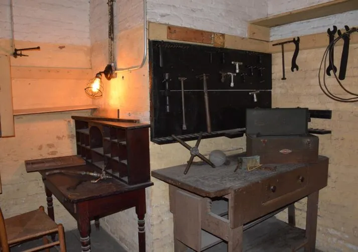 BeneathTheBreakersCarousel5