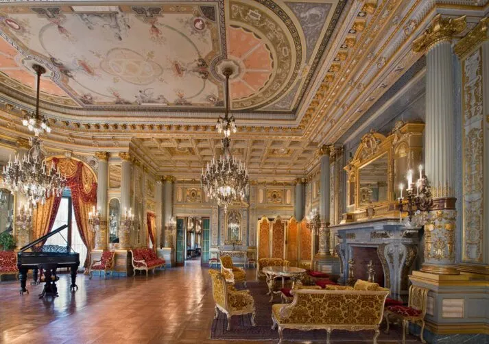 SymposiumFrenchCarouselImage1