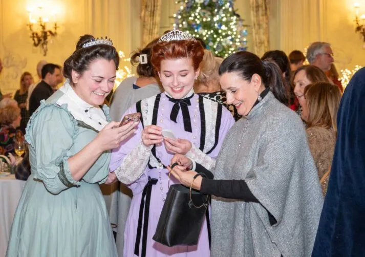 thumbnail_Holiday Open House Carousel 6