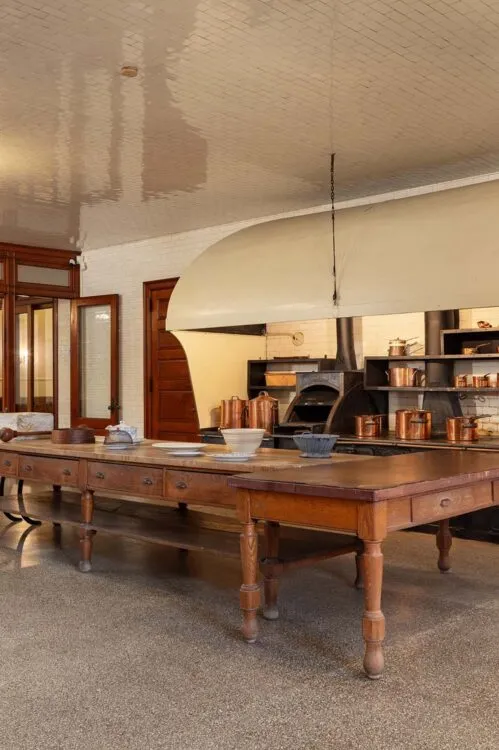 4ServantHallSupperTheElmsPic