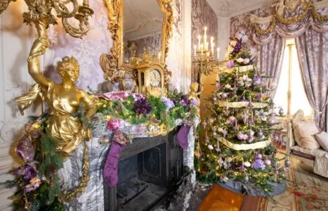 BehindTheScenesHolidayDecorationsAtTheHousesCoverImage_2
