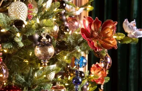 HolidaysAtTheNewportMansions2026CoverImage_1